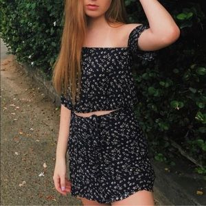 BRANDY MELVILLE WRAPPED FLORAL SKIRT